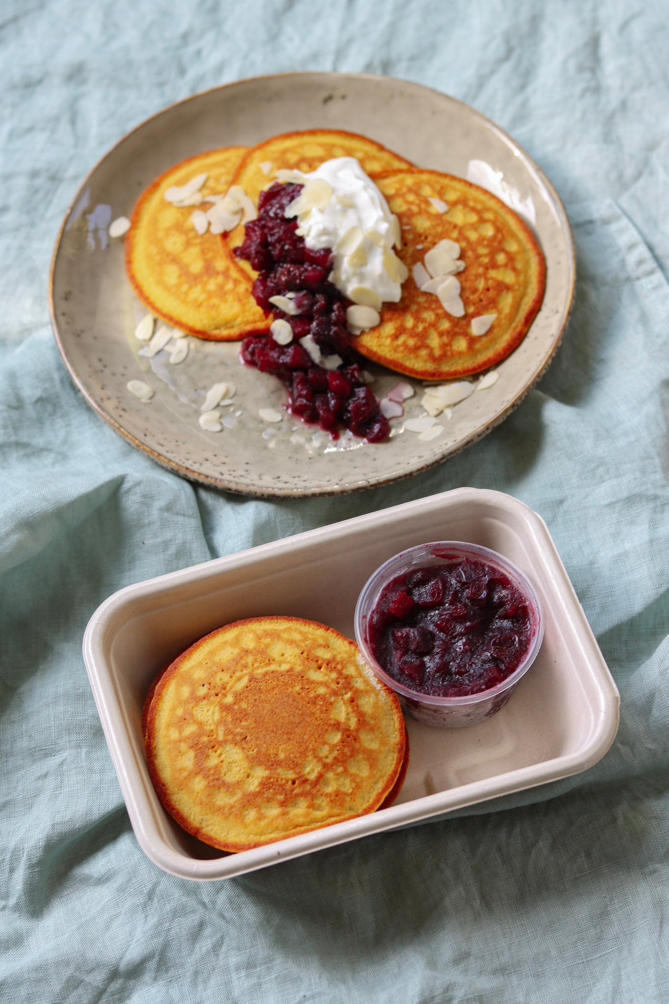 Pancakes pompoen met blauwe bessen compote