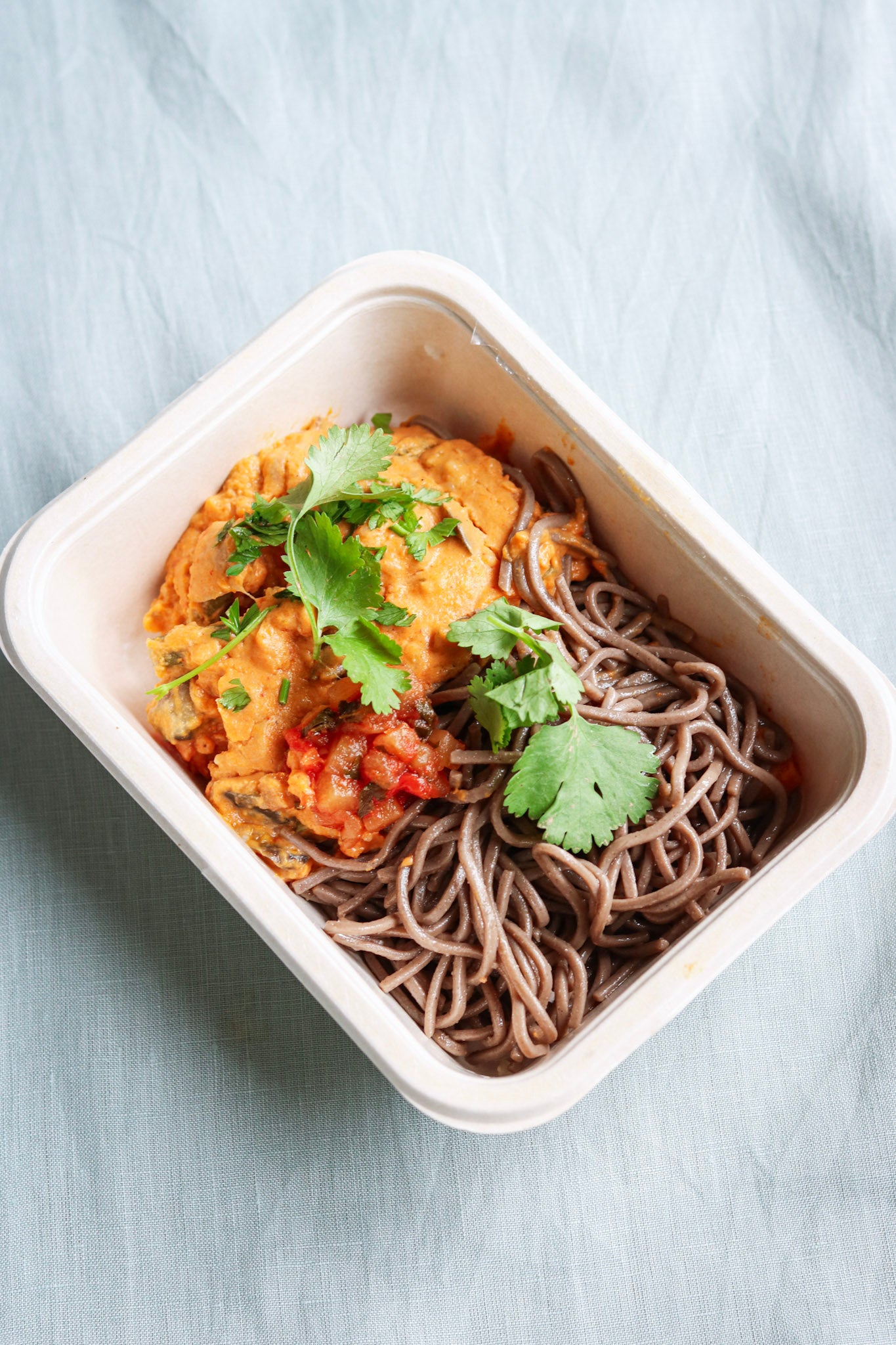 Zoete aardappel curry sobanoedels