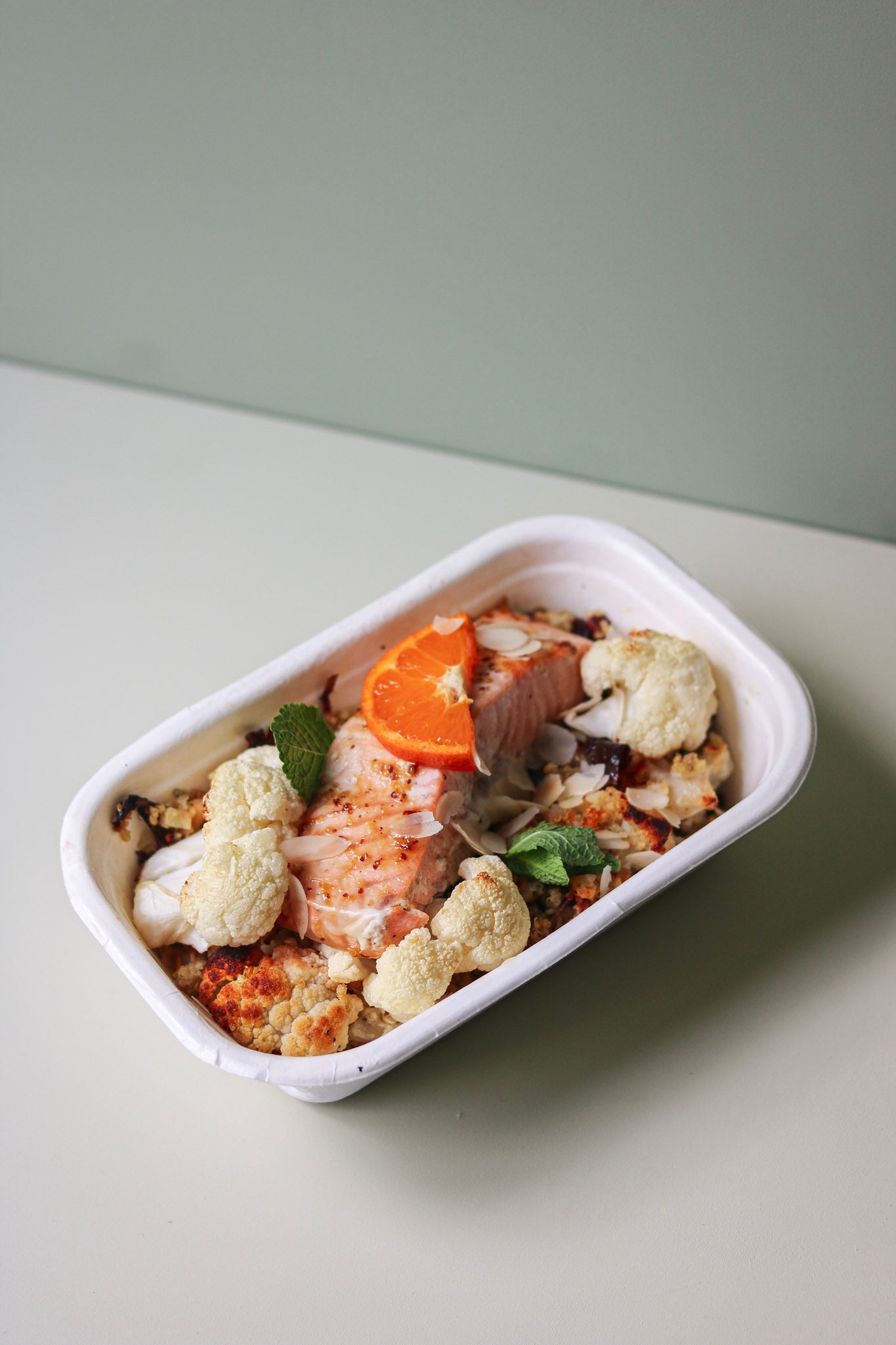 Quinoa pilaf met zalm