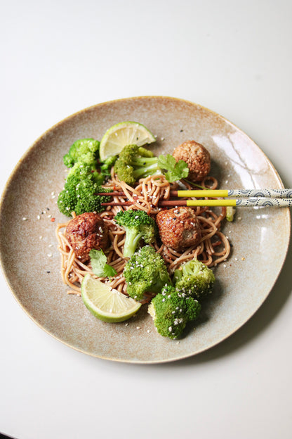Vegaballetjes met broccoli en noedels