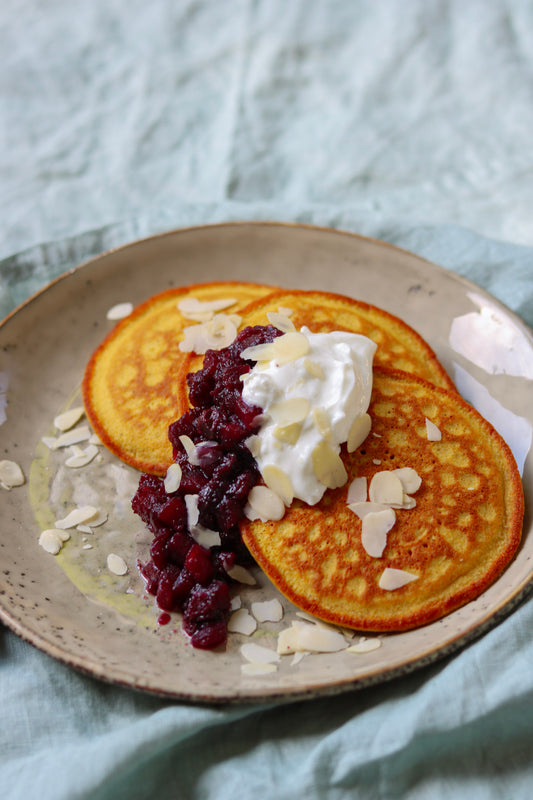 Pancakes pompoen met blauwe bessen compote